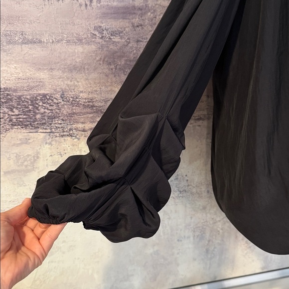 Lola & Sophie Elegant Black Women's Top size medium - Picture 2 of 7